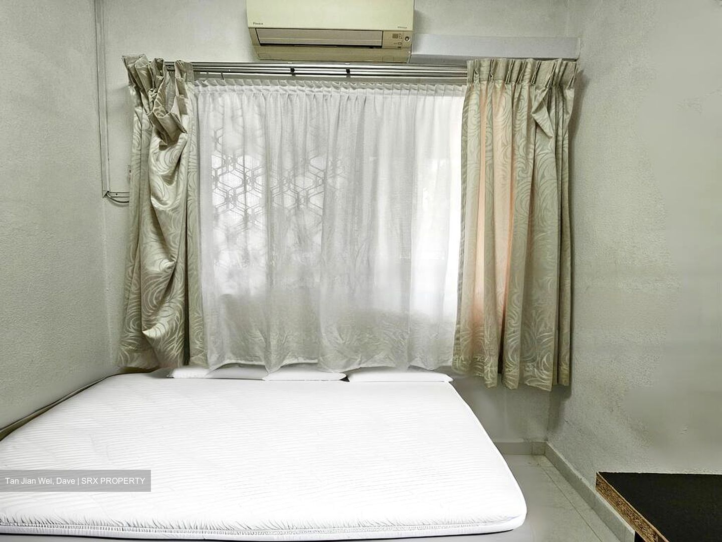 Highland Road (D19), Terrace #471558451